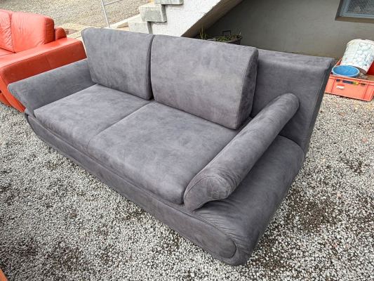 Bequemes Schlafsofa in Grau – hochwertig und umbaubar